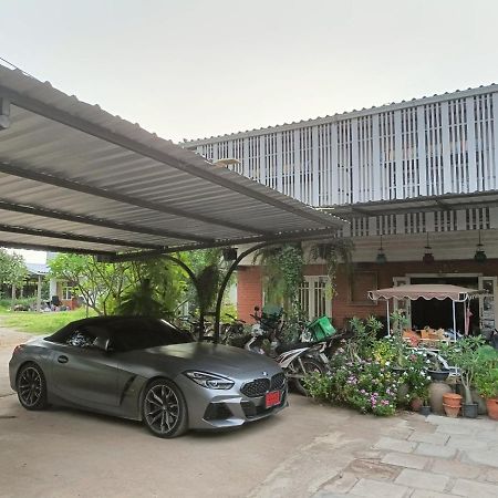 Aenguy Hostel Sukhothai Exteriör bild