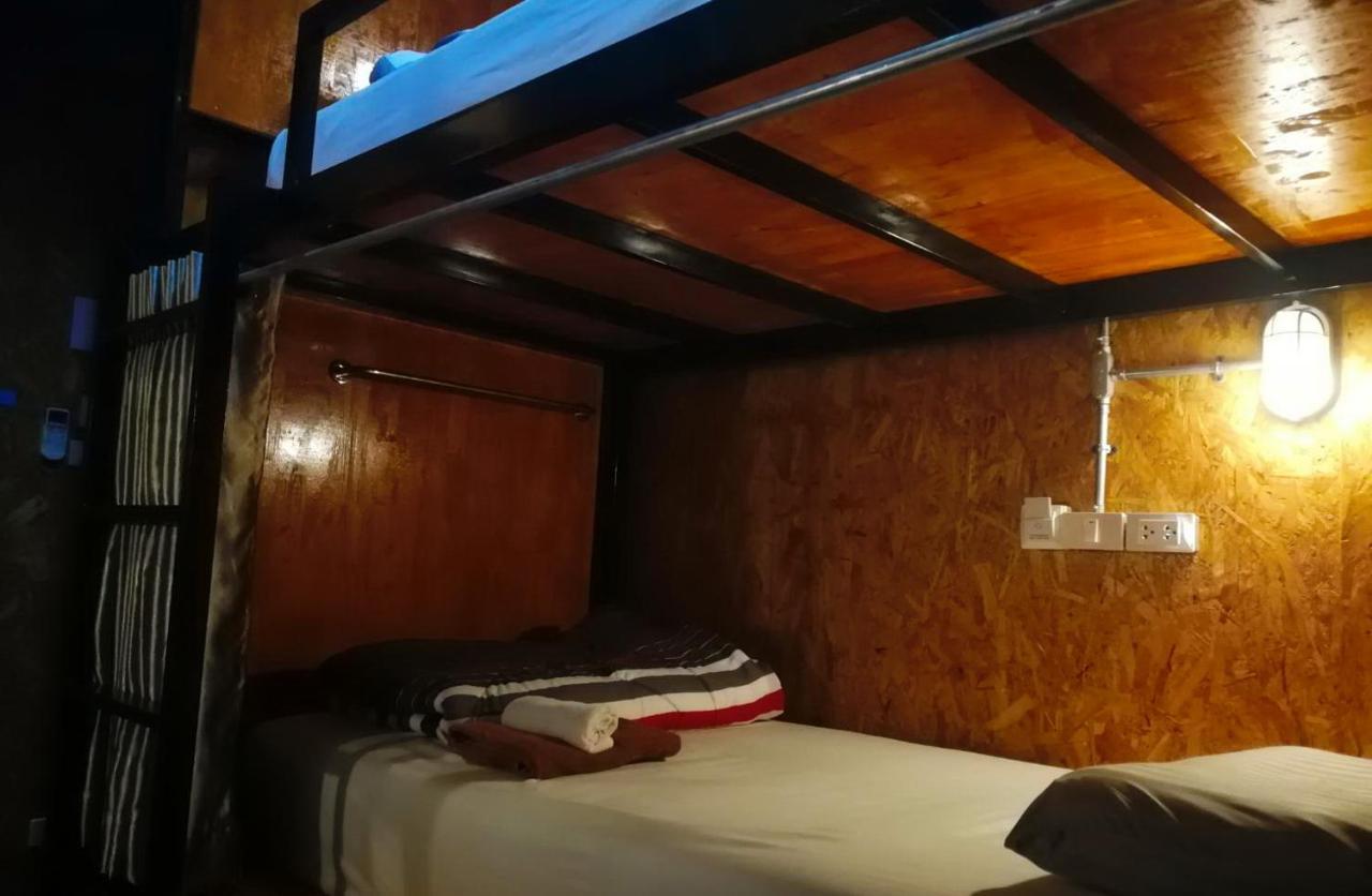 Aenguy Hostel Sukhothai Exteriör bild