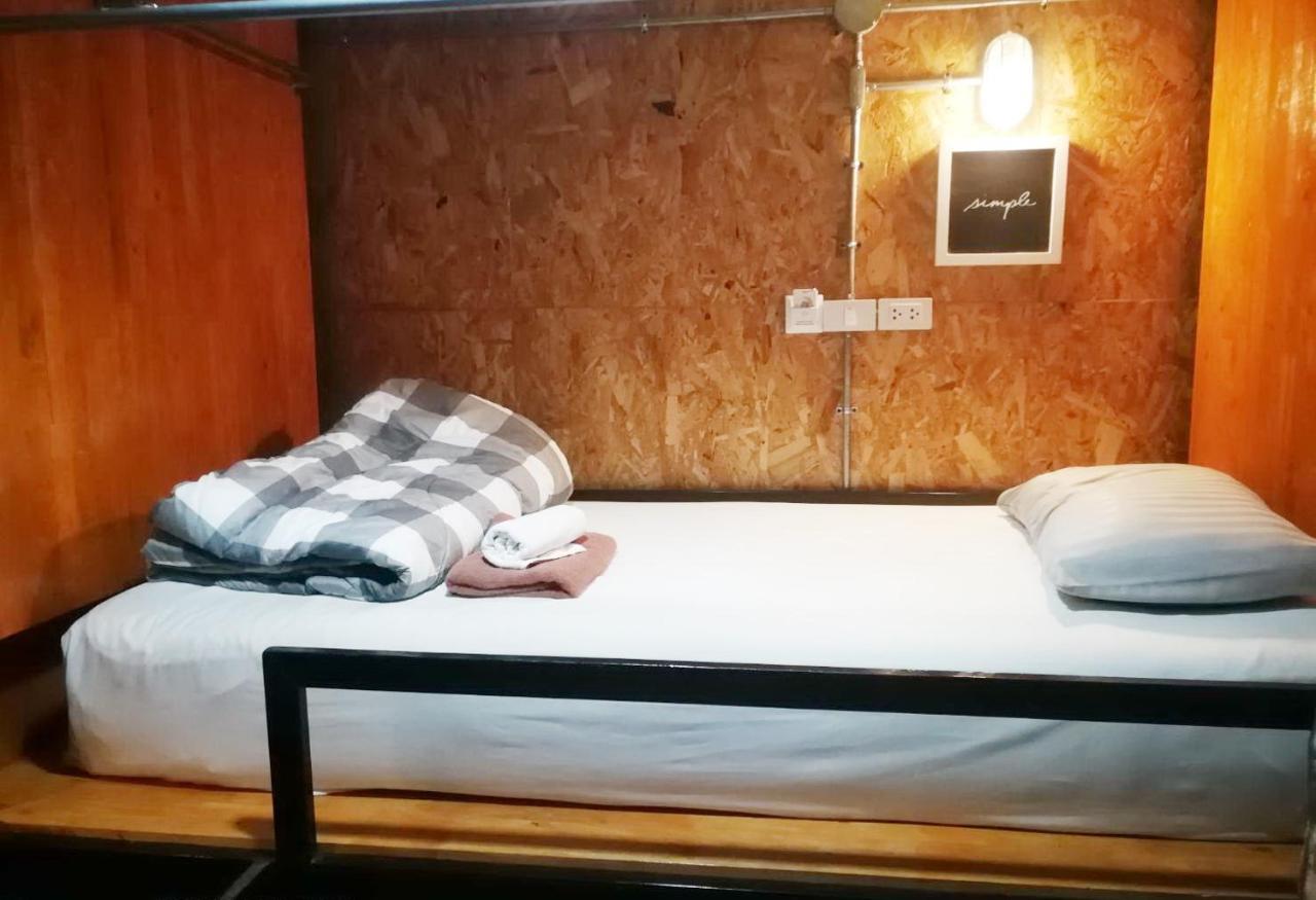 Aenguy Hostel Sukhothai Exteriör bild