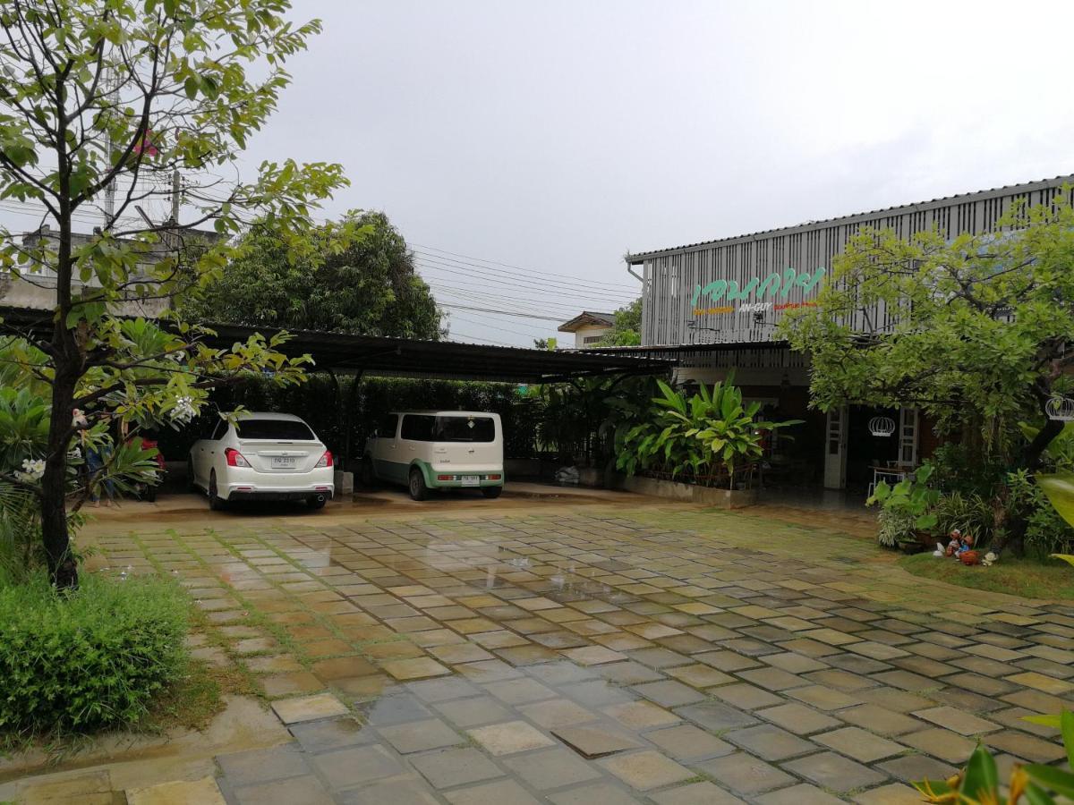 Aenguy Hostel Sukhothai Exteriör bild