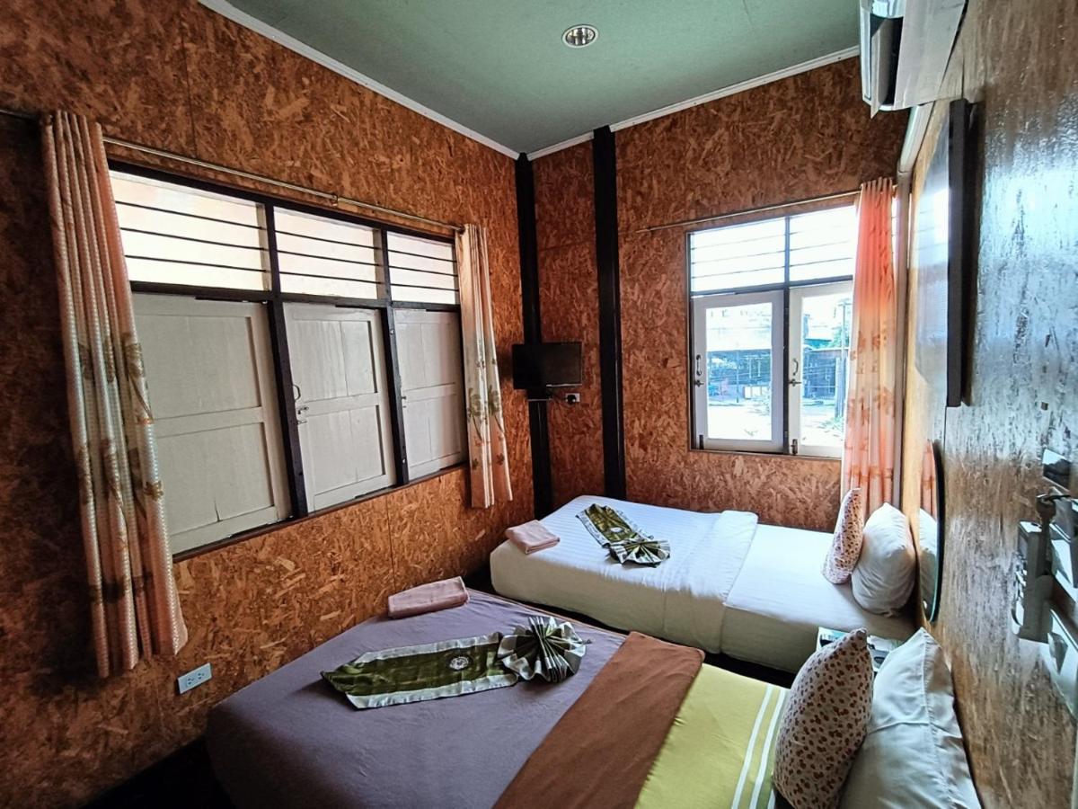 Aenguy Hostel Sukhothai Exteriör bild