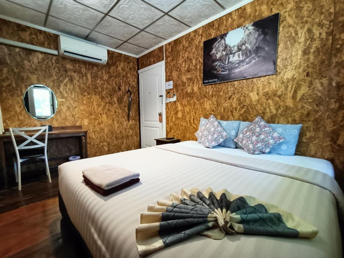 Aenguy Hostel Sukhothai Exteriör bild