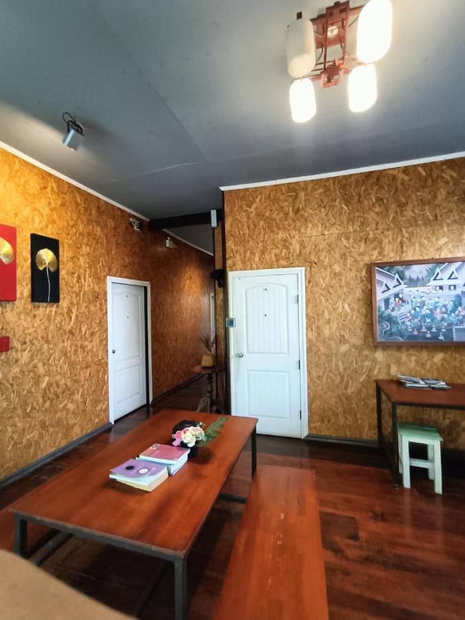 Aenguy Hostel Sukhothai Exteriör bild