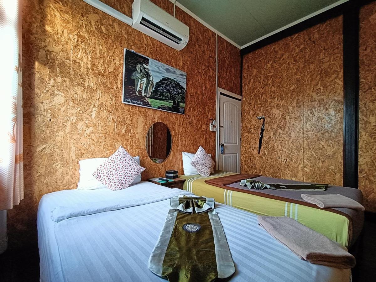 Aenguy Hostel Sukhothai Exteriör bild
